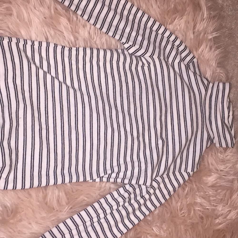 Stripped turtle neck
